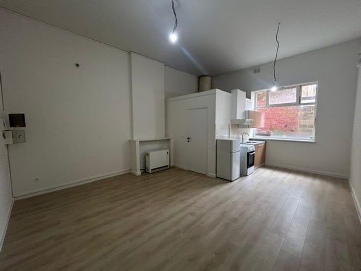 Agréable studio situé au rez-de-chaussée, Immo, 20 à 35 m², Charleroi