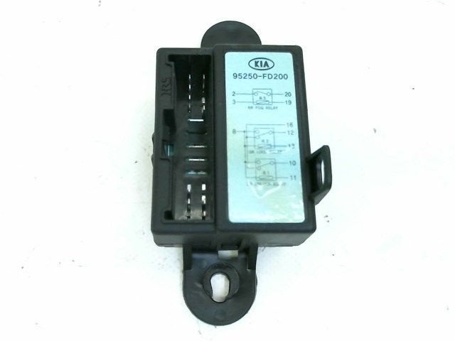 RELAIS Kia Rio (DC22 / 24) (01-2000/06-2005) (|95250FD200|), Gebruikt, Kia