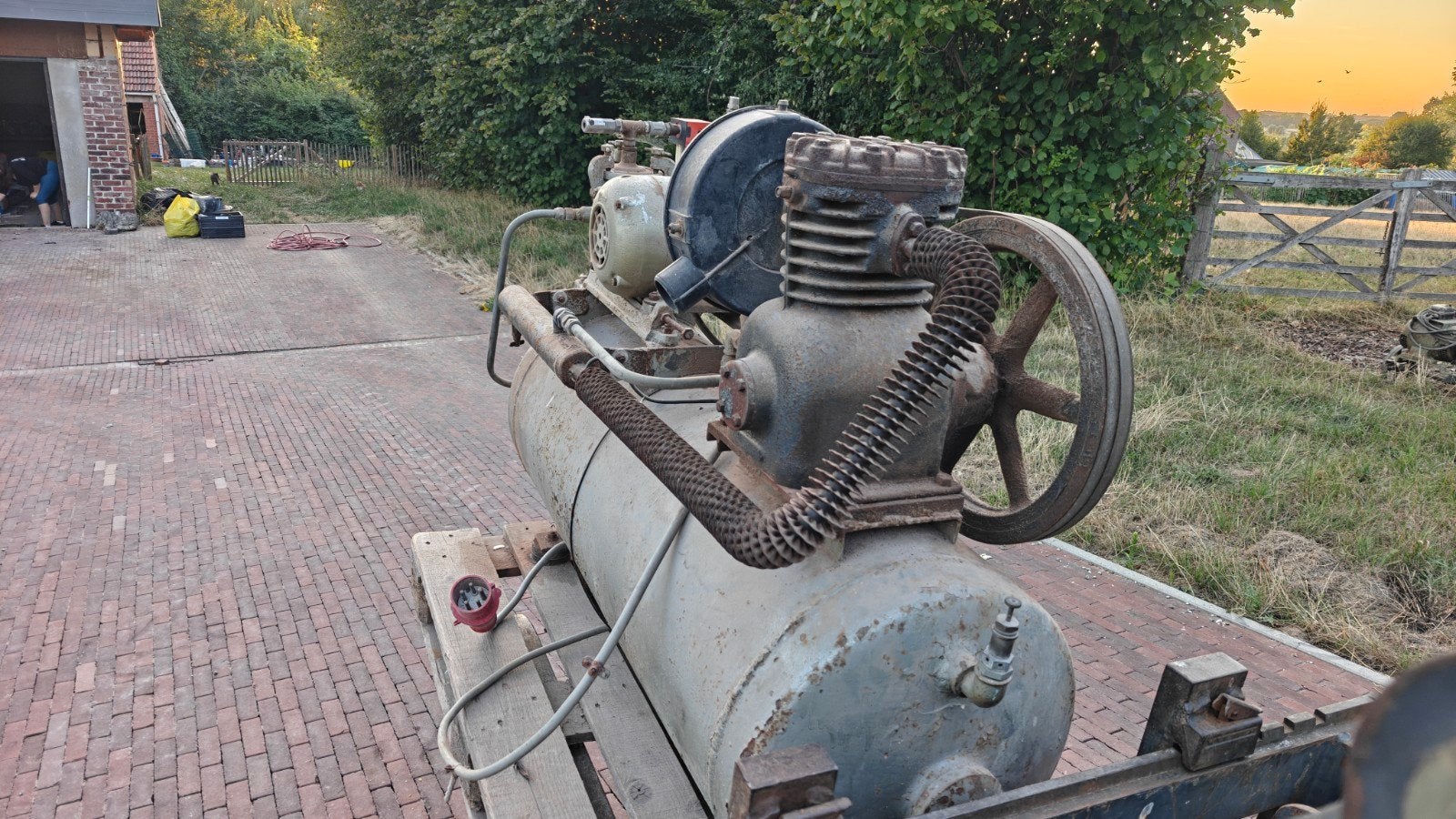 Grand compresseur industriel (400 V) — sur palette, Bricolage & Construction, 100 litres ou plus, Enlèvement, Utilisé, 10 bars ou plus