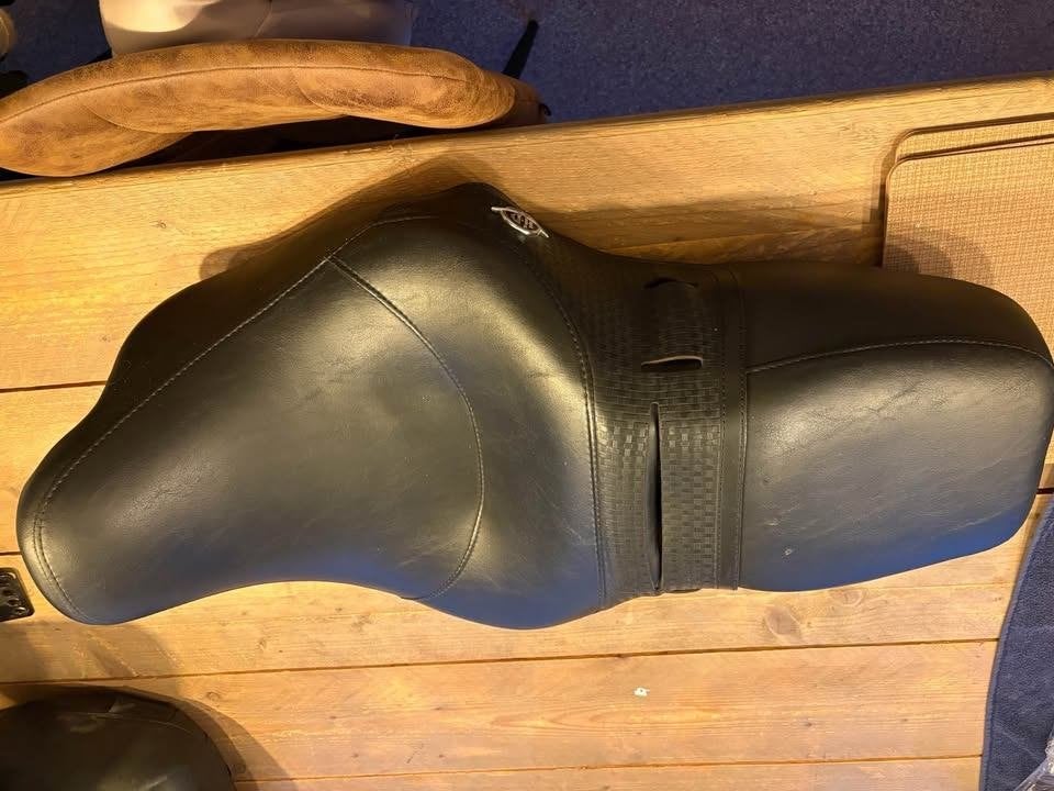 Zadel HD touring 2008+, Motoren, Onderdelen | Harley-Davidson, Ophalen of Verzenden, Gebruikt