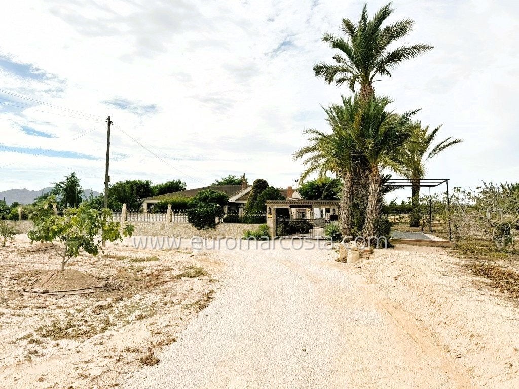 ref 4646 - Une villa de rêve spectaculaire avec piscine, Immo, 6 pièces, Maison d'habitation, Campagne, 244 m²