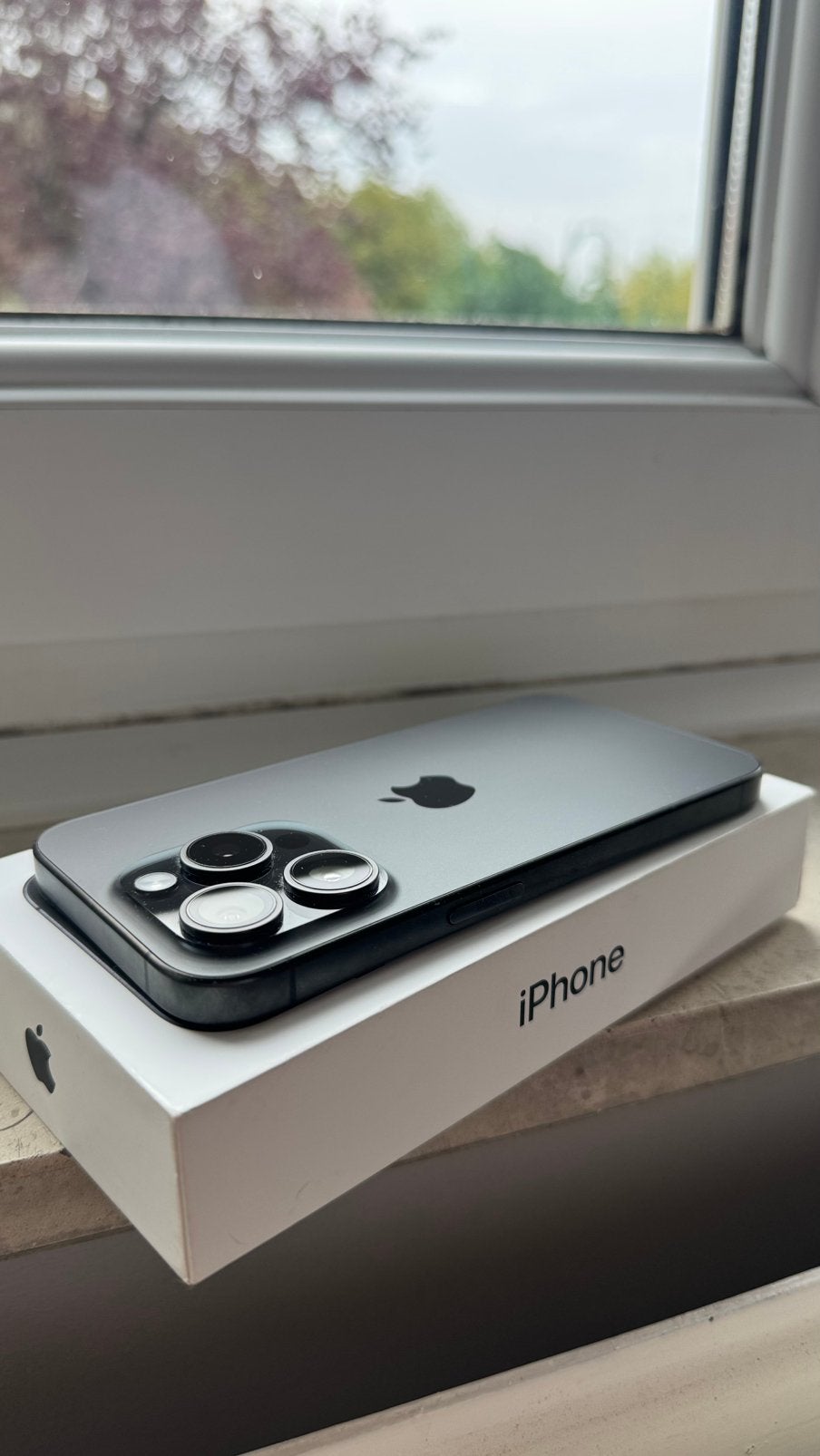 Apple iPhone 15 Pro - ETAT IMPECCABLE! + 3 coques offertes, Telecommunicatie, Ophalen, 128 GB, Zwart, Zo goed als nieuw