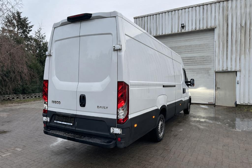 IVECO DAILY 2024 35S18 175PK L4H2 | LOUER €449,58/mois, Autos, Achat, Euro 6, Entretenue par le concessionnaire, Noir