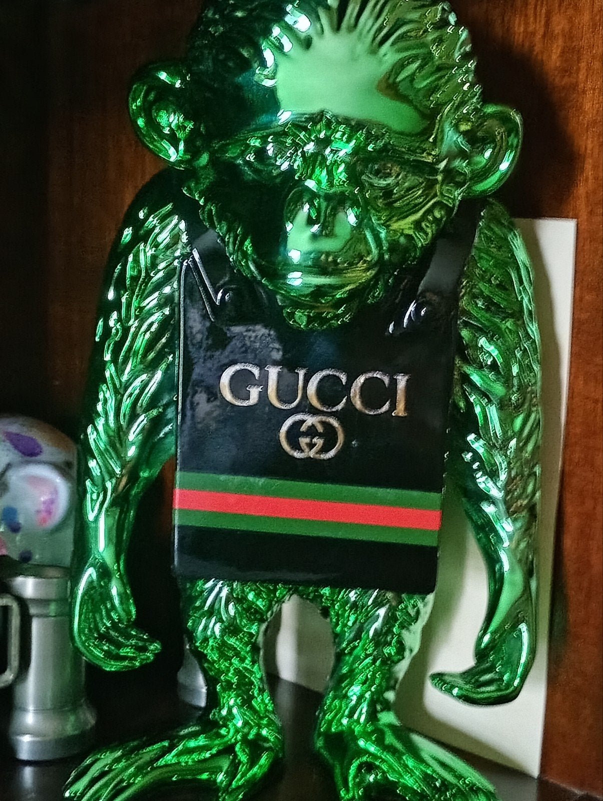 Beeld gucci, Ophalen