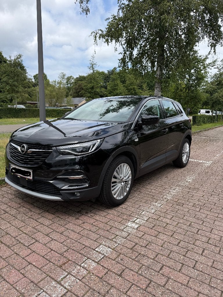Opel Grandland X, 1199 cc, Stuurwielverwarming, Zwart, 96 kW