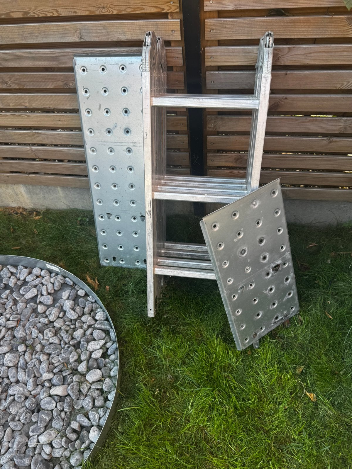Aluminium vouwsteiger / werkplatform - stevig en licht, Doe-het-zelf en Bouw, Ladders en Trappen, Ophalen, Zo goed als nieuw