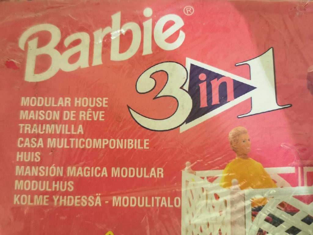 Barbie 3 encire dans la boîte, Enlèvement, Barbie