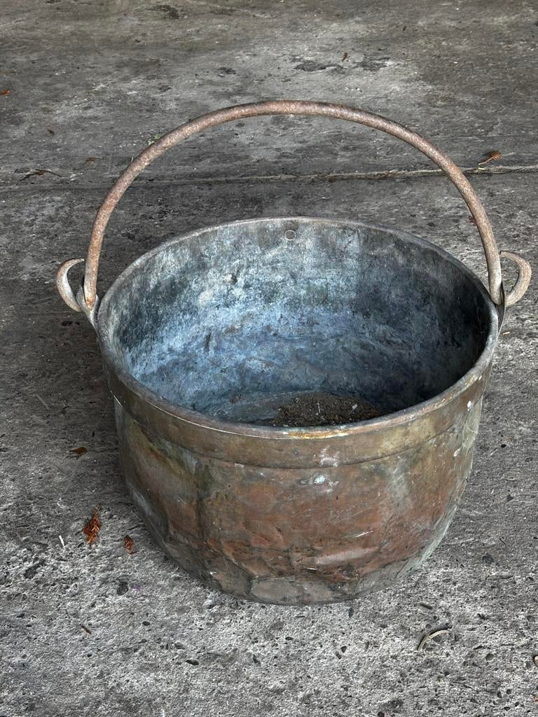 Chaudron ancien, Enlèvement, Bronze