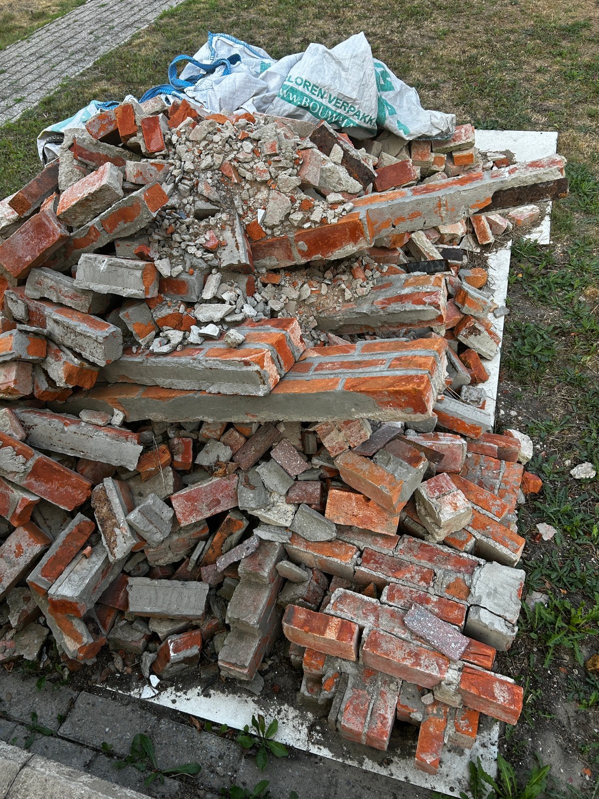Gratis steenpuin., Enlèvement, Comme neuf