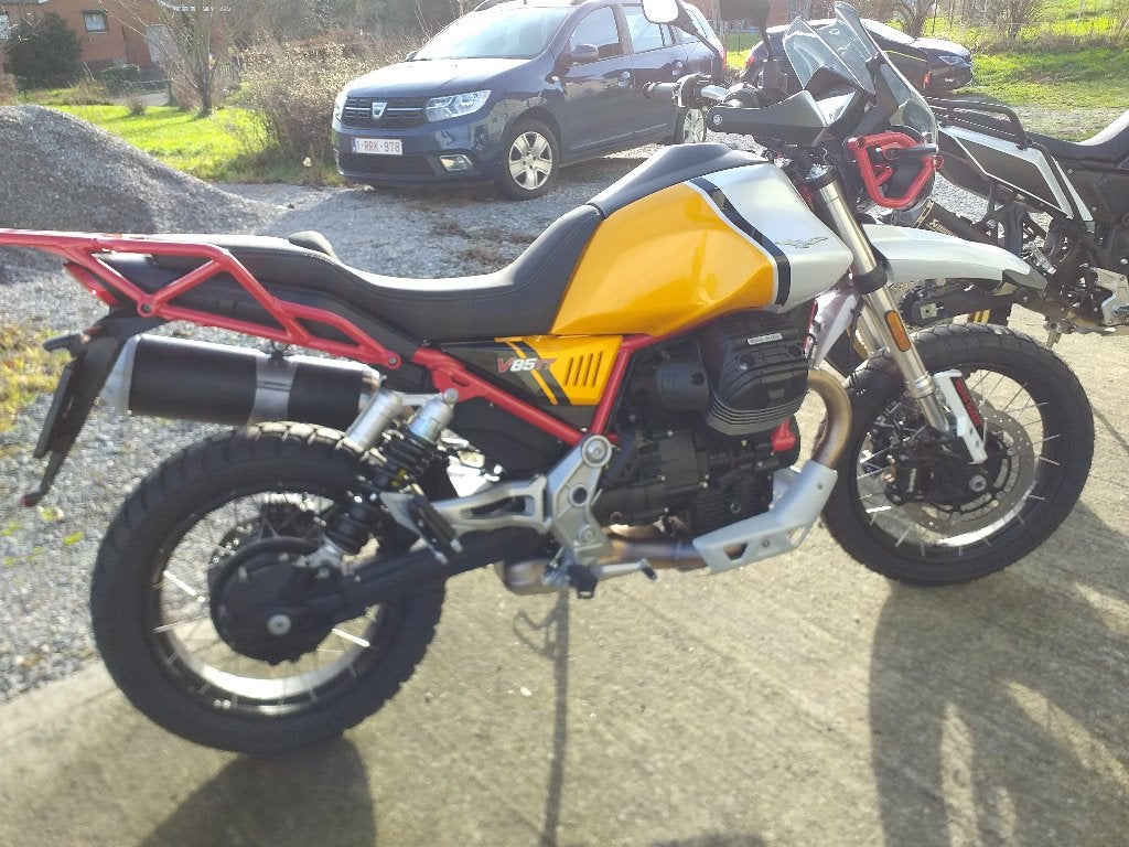 AV MotoGuzzi 85tt, ABS, Plus de 35 kW, 2 cylindres, Particulier