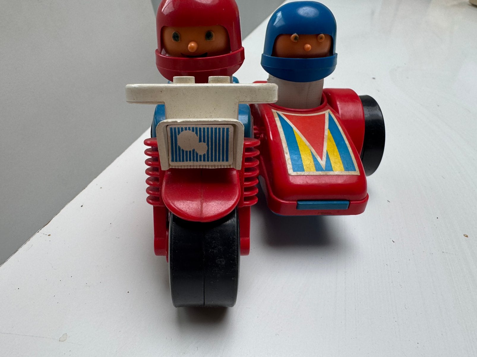 plastic motor met een zijspan - merk: Jean, Antiquités & Art, Antiquités | Jouets, Enlèvement ou Envoi