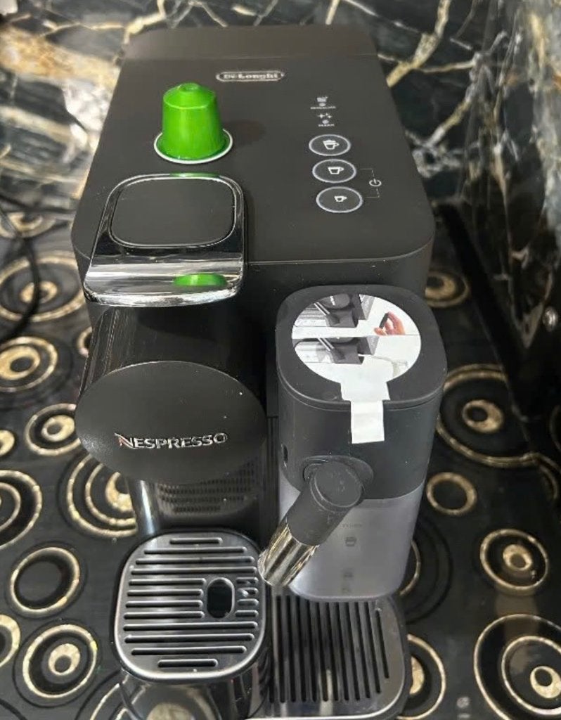 Machine cafe Nespresso + Garantie, Electroménager, Enlèvement, Comme neuf, Machine à espresso, Dosettes et capsules de café