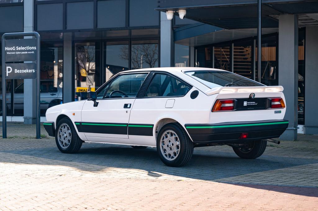 Alfa Romeo Sprint 1.5 QV (bj 1986), Auto's, 4 zetels, Zwart, Overige kleuren, Bedrijf