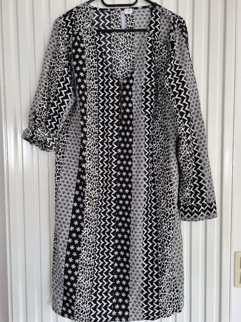 Nieuw.  Luchtige zomerjurk maat 44, Enlèvement ou Envoi, Blancheporte, Longueur genou, Noir