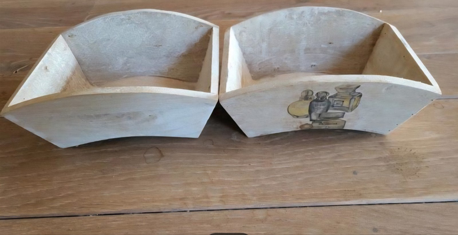 2 houten bakjes

In nieuwstaat

22cm lang x 18cm breed x 10, Enlèvement ou Envoi