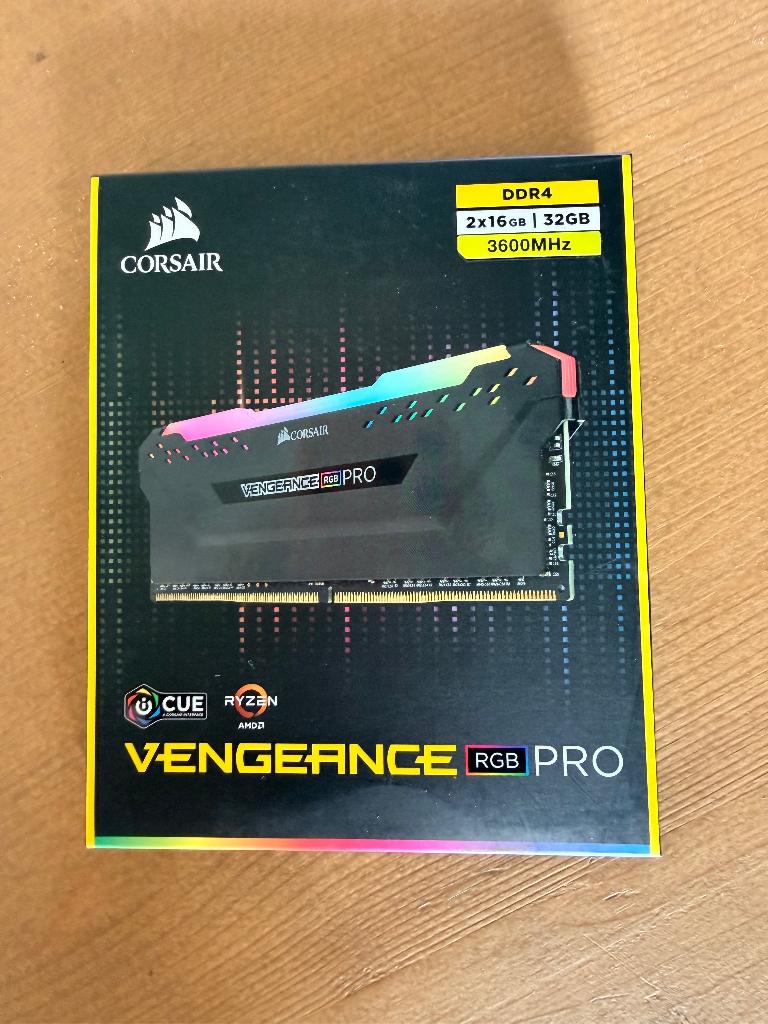 Corsair Vengeance RGB PRO DDR4 (2 x 16 Go) 3600 MHz Neuve, 32 GB, DDR4, Comme neuf, Desktop