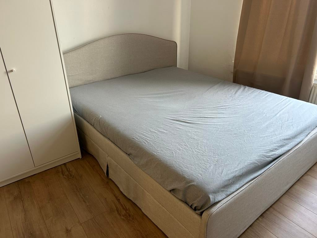 Antwerpen Berchem, Huis en Inrichting, Slaapkamer | Bedden, Ophalen, Zo goed als nieuw