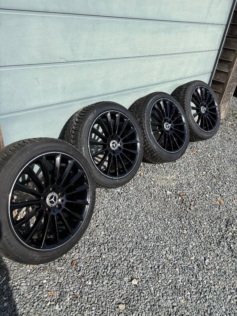 Jante 18" + pneus hiver ( 225/45 R18 95V ) Mercedes A200, Pneus et Jantes, Pneus hiver, Véhicule de tourisme, 18 pouces