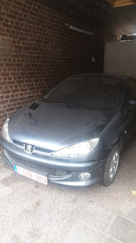 a vendre une 206 cc cabriolet 1600 cc + 2000 cc et pièces, Cuir, Cabriolet, Boîte manuelle, 2 portes