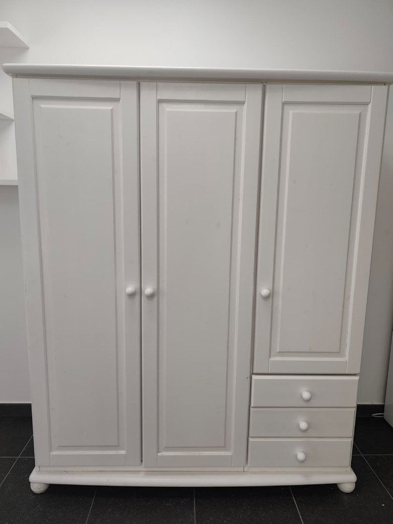 meuble garde robe blanche bois (pin) peint (A DONNER), Maison & Meubles, Armoires | Penderies & Garde-robes, 25 à 50 cm, Meuble scandinave peint en blanc