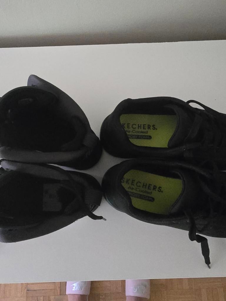 Nike Jordans et Sketchers rarement utilisés, Enlèvement