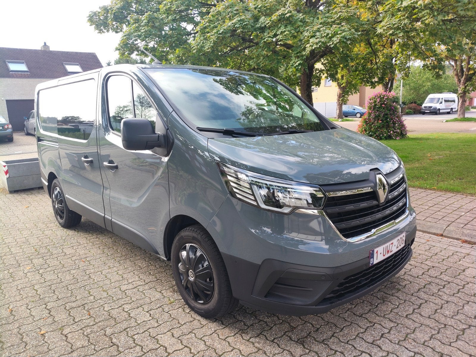 Renault Trafic 2.0 automaat 150pk 6pl garantie tot 2028, Auto's, Stof, 4 cilinders, Renault, Diesel