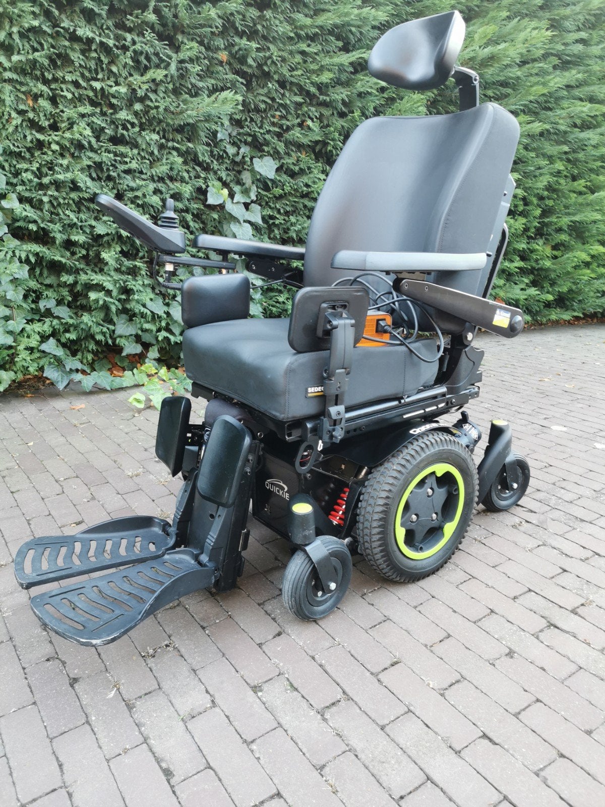 bijna nieuw rolstoel quickie Q 300 M mini info 0488826971, Diversen, Ophalen of Verzenden, Inklapbaar, Nieuw, Elektrische rolstoel