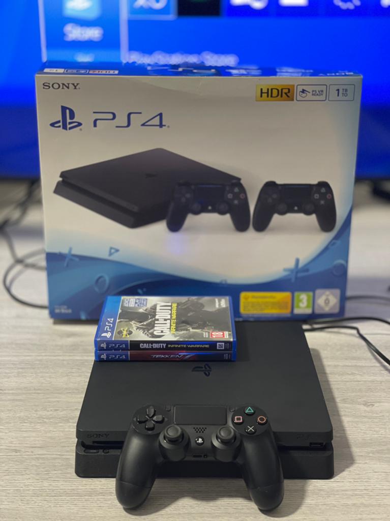 PS4 Slim + Games (1TB), Games en Spelcomputers, Spelcomputers | Sony PlayStation 4, Ophalen, Zo goed als nieuw, Slim