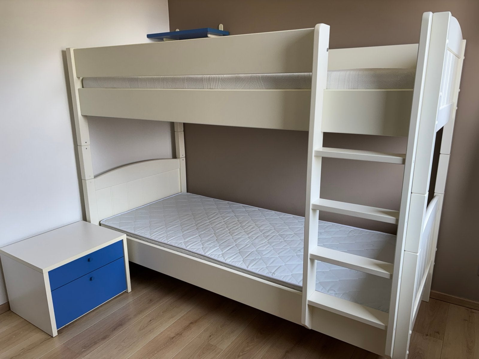 Stapelbed of 2 aparte bedden en nachtkastje, Enlèvement, Comme neuf, Lits superposés