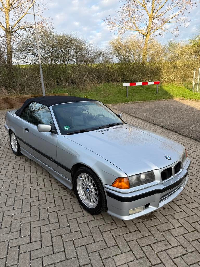 E36 325i Cabrio 1994 M-Pakket fabrieks af!! Roestvrij!!, Auto's, 2500 cc, Achterwielaandrijving, Zwart, Cabriolet