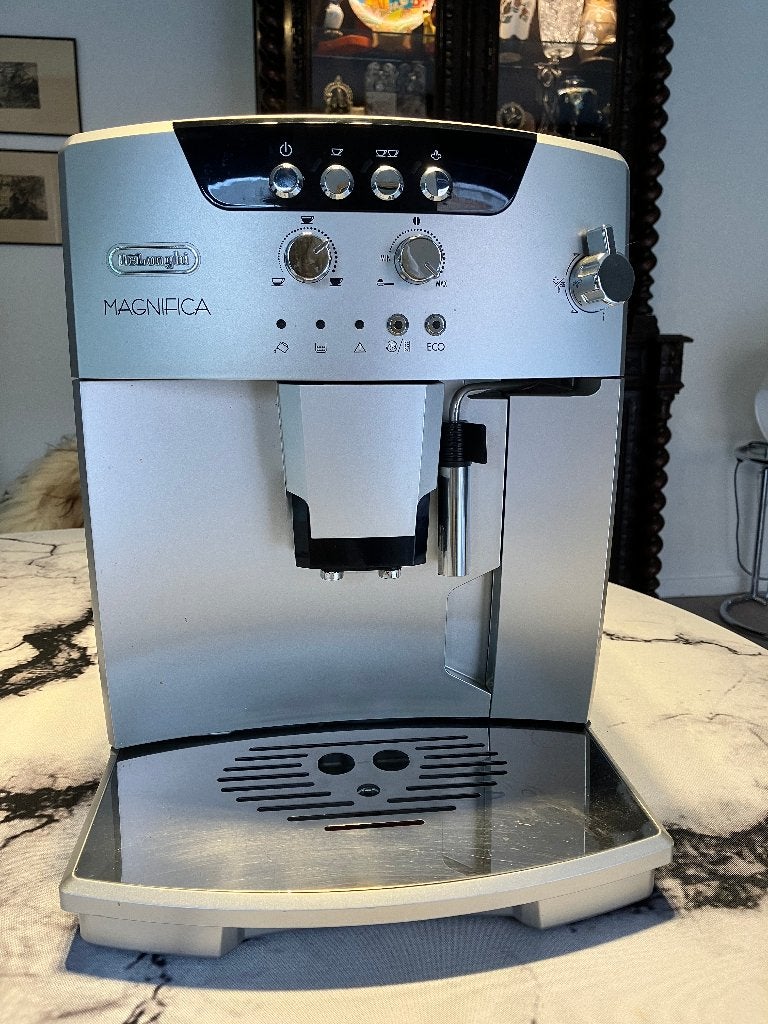 DE LONGHI CAPPUCINNO - EN KOFFIEAUTOMAAT, Réservoir d'eau amovible, Café en grains, Utilisé, 10 tasses ou plus
