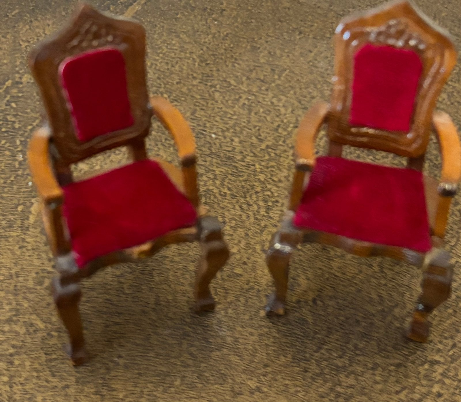 Vintage set van twee houten poppenhuis fauteuils, Ophalen of Verzenden, Zo goed als nieuw, Poppenhuis