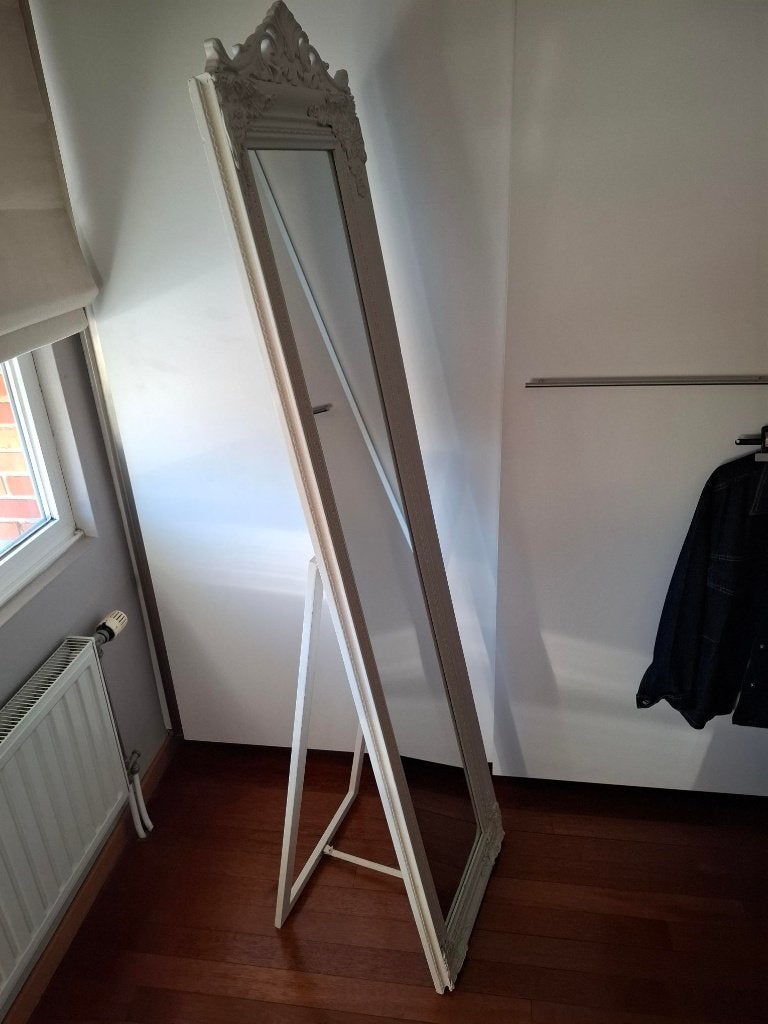 Mooie staande spiegel in witte kader, Huis en Inrichting, Ophalen, Minder dan 50 cm, Zo goed als nieuw, 150 tot 200 cm