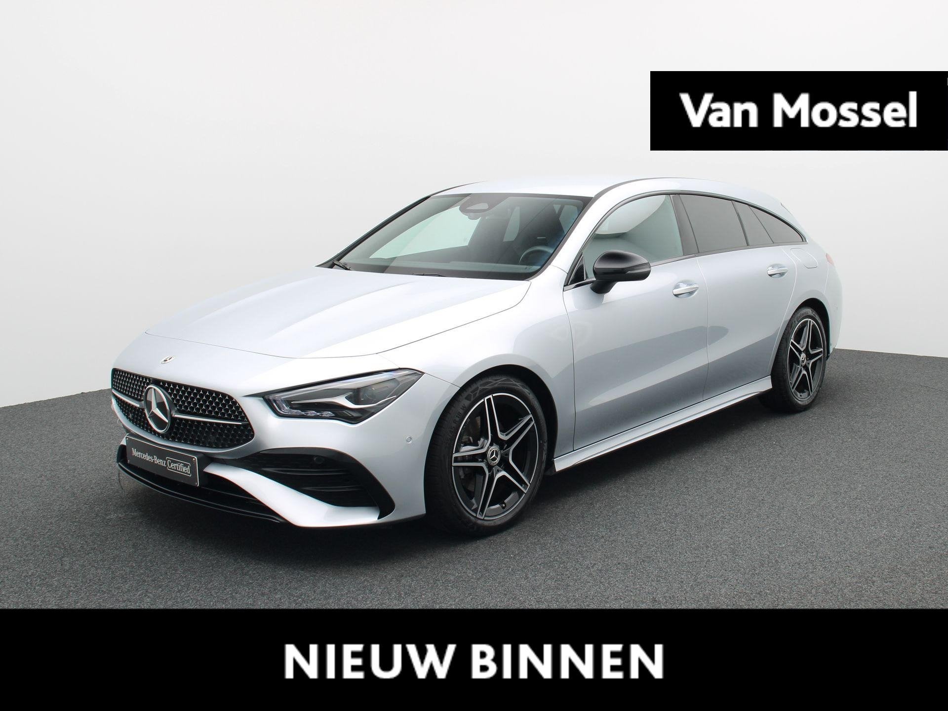 Mercedes-Benz CLA 180 AMG Line Shooting Brake + CARPLAY + LE, Auto's, Mercedes-Benz, Stof, Gebruikt, Zwart, 4 cilinders