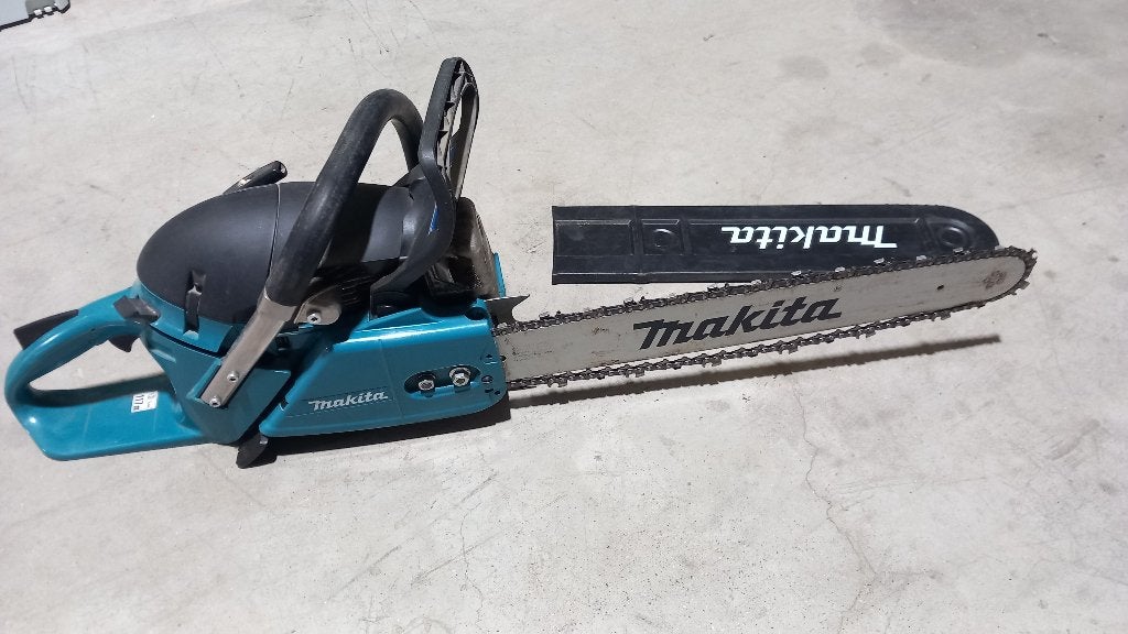 Makita kettingzaag., Ophalen, Makita., Gebruikt, 70 mm of meer