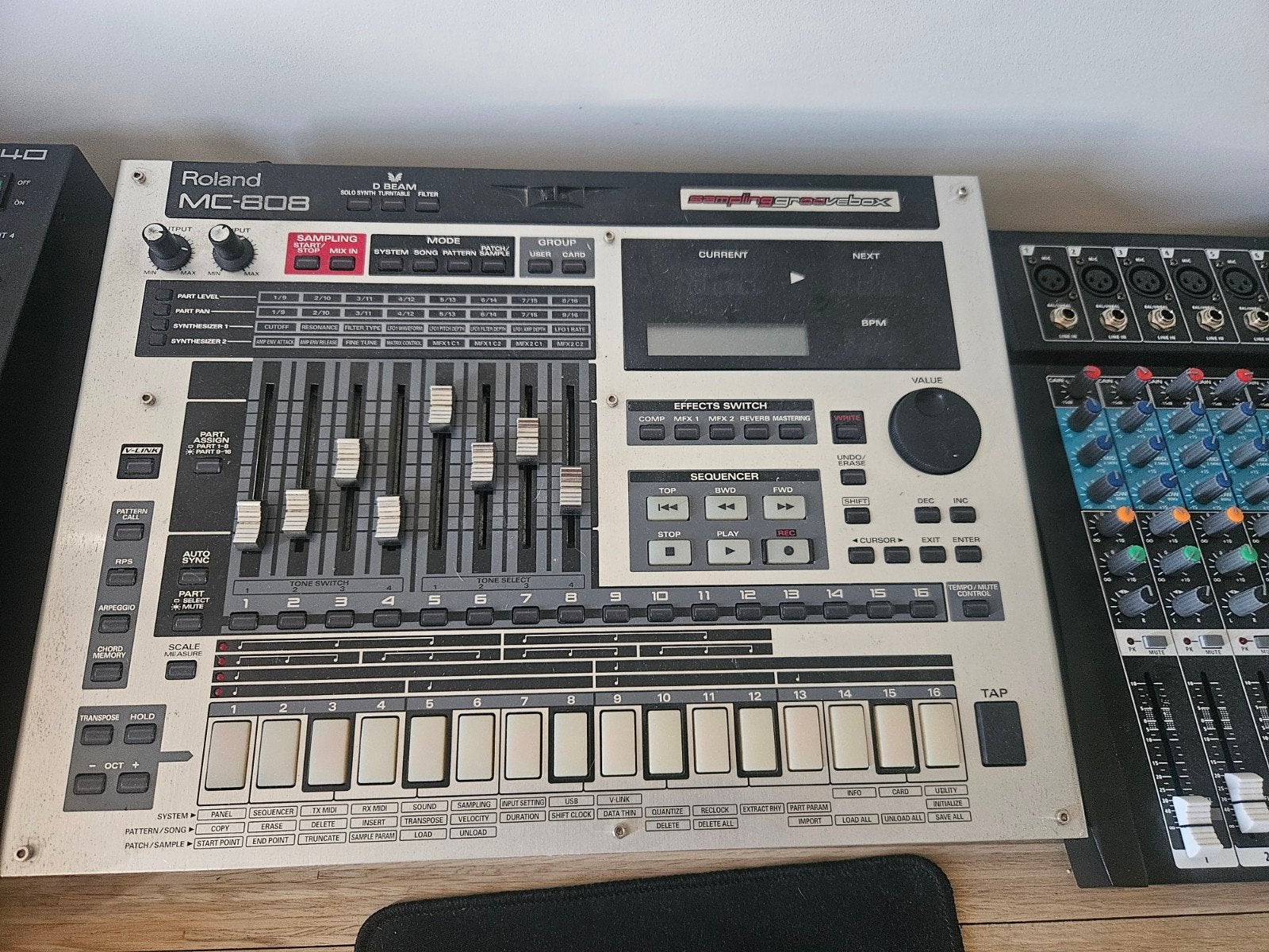 Roland MC-505 + MC-808 + MC-303 + Behringer TD-3 - Complet, Musique & Instruments, Batteries électroniques, Enlèvement, Roland