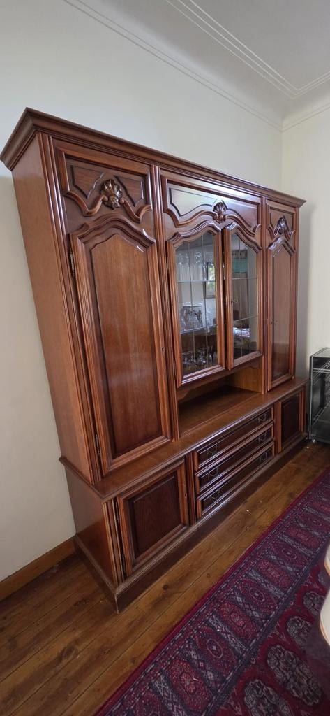 Magnifique Buffet Vaisselier de style Louis XV