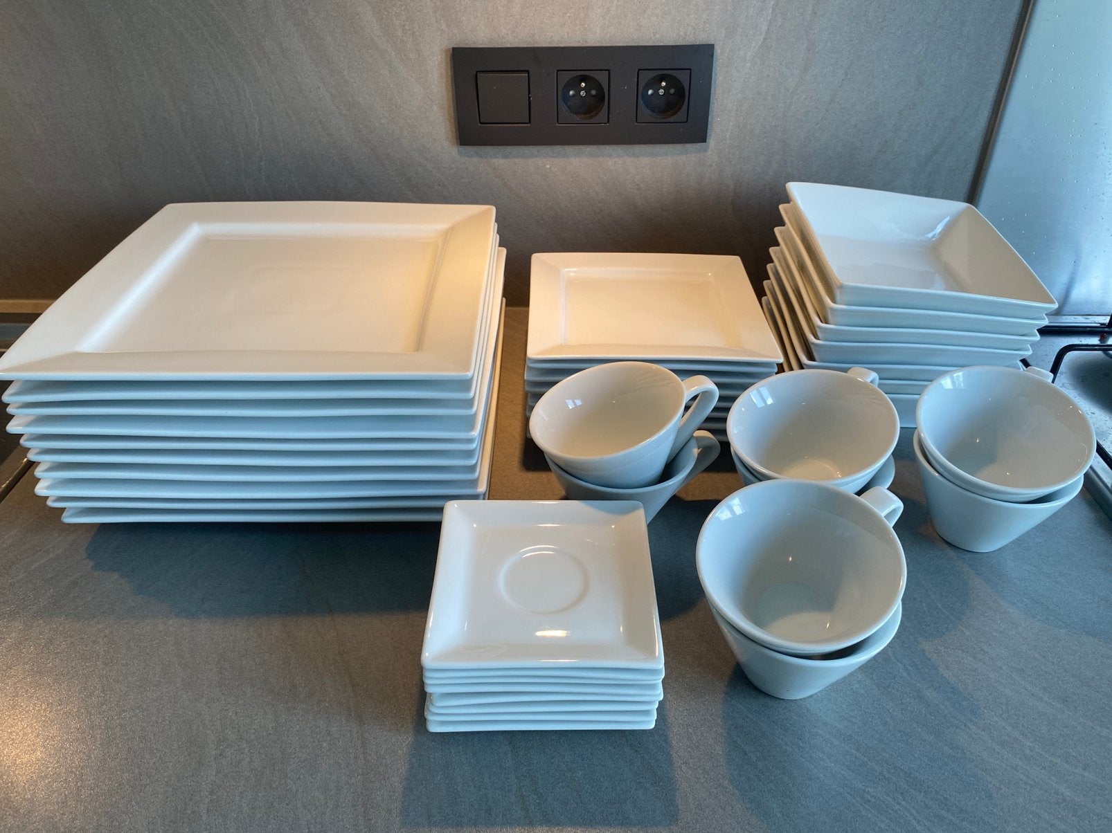 44-delig servies Cosy & Trendy, Ophalen, Zo goed als nieuw, Modern, Bord(en)