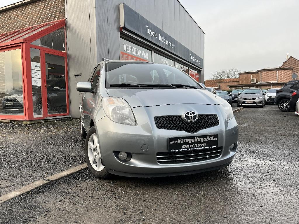 Toyota Yaris 1.3l benz SOL + waarborg, Voorwielaandrijving, Stof, 4 cilinders, Bedrijf