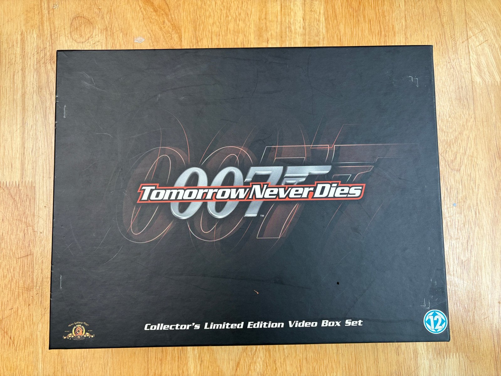 007 tommorow Never Dies collector limited edition, Cd's en Dvd's, VHS | Film, Boxset, Ophalen of Verzenden, Actie en Avontuur