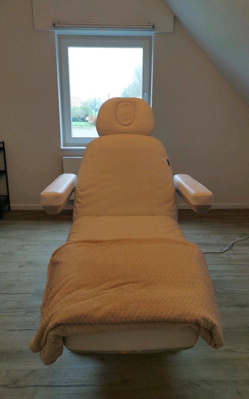 Behandelstoel Princess soft 4 motoren, reset en verwarming, Ophalen, Zo goed als nieuw