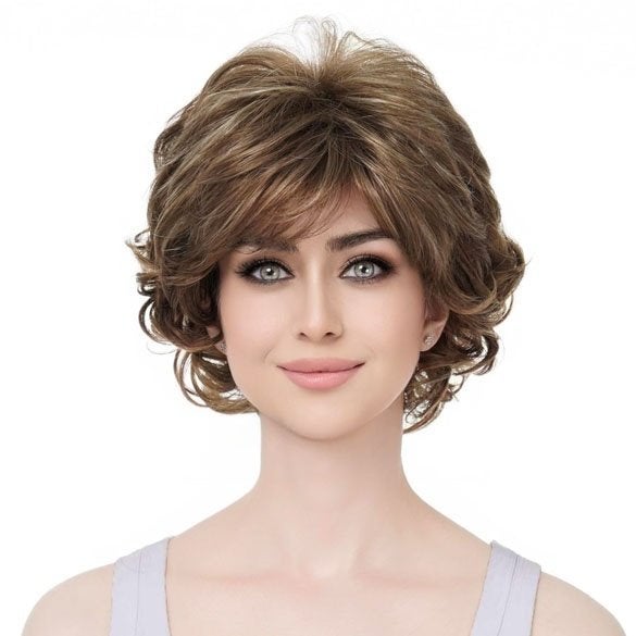 Moderne pruik kort krullend haar lichtbruin kleur 12TT26, Verzenden, Nieuw