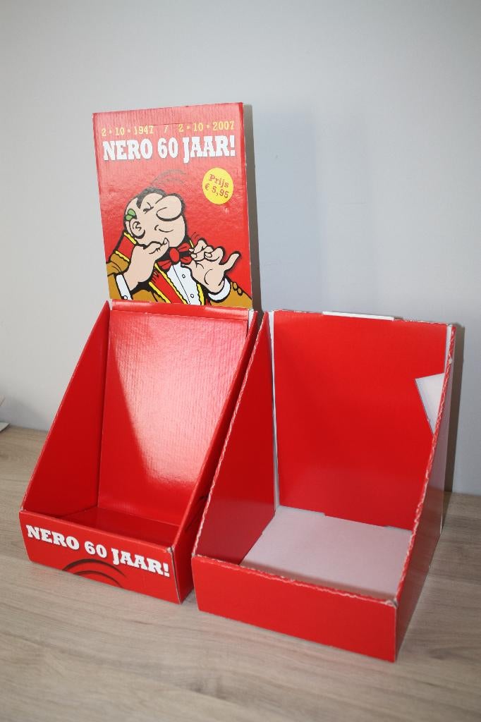 Winkel display Nero 60 jaar 2007 + 1x zonder opschrift, Verzamelen, Stripfiguren, Gebruikt, Overige typen, Overige figuren, Ophalen of Verzenden