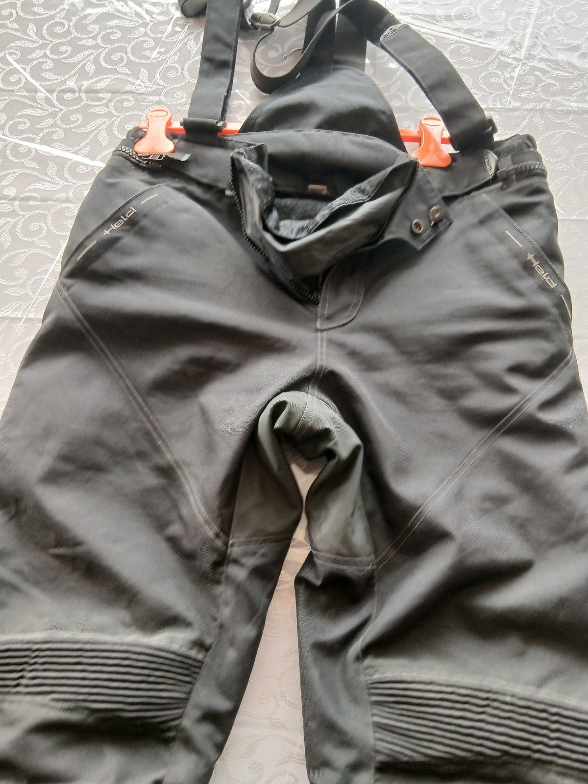 pantalon marque Held  moto à bretelles, Enlèvement