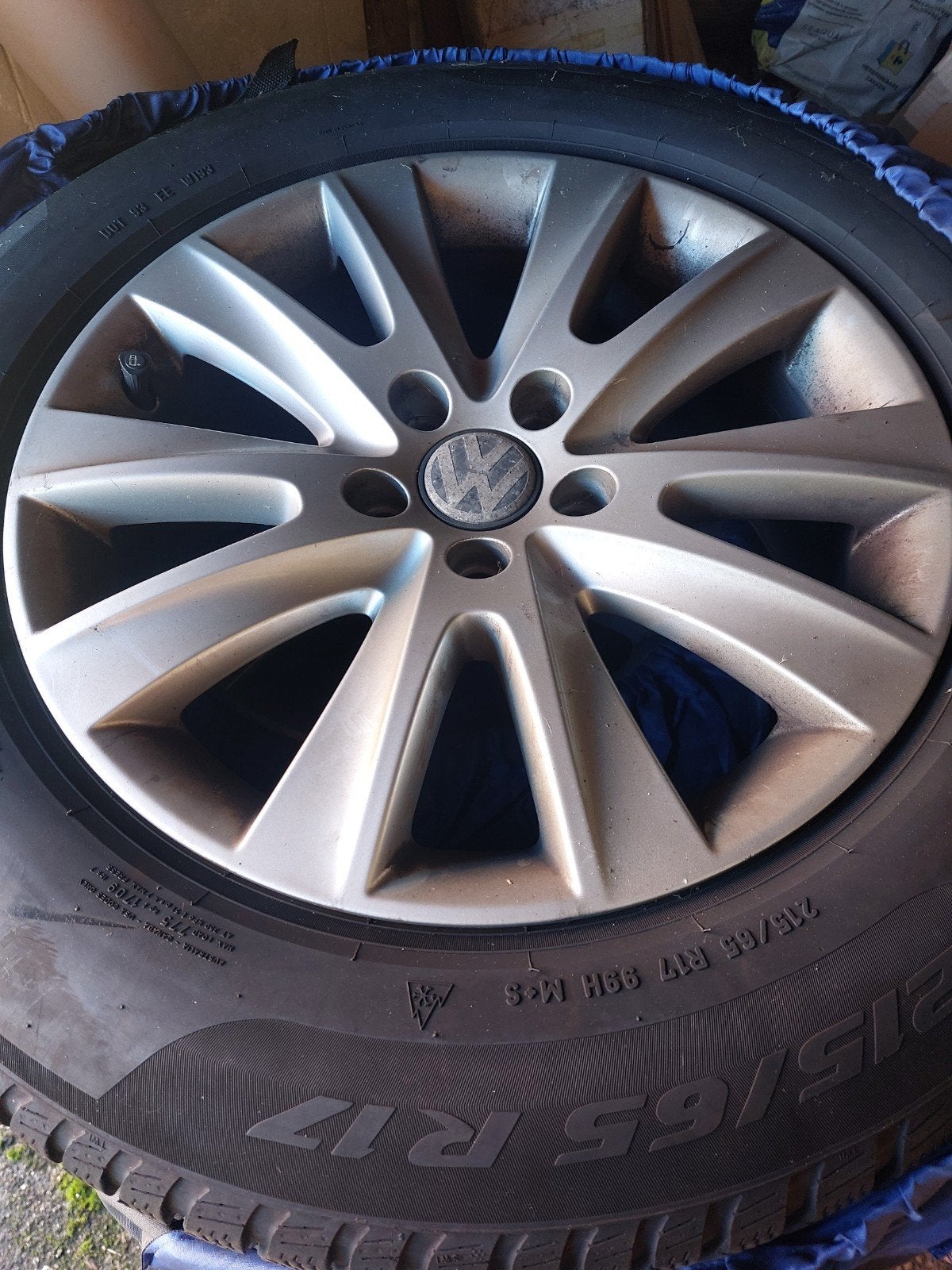 Verkoop 4 winterbanden met velgen vw tiguan 2l diesel rline, Ophalen, Zo goed als nieuw