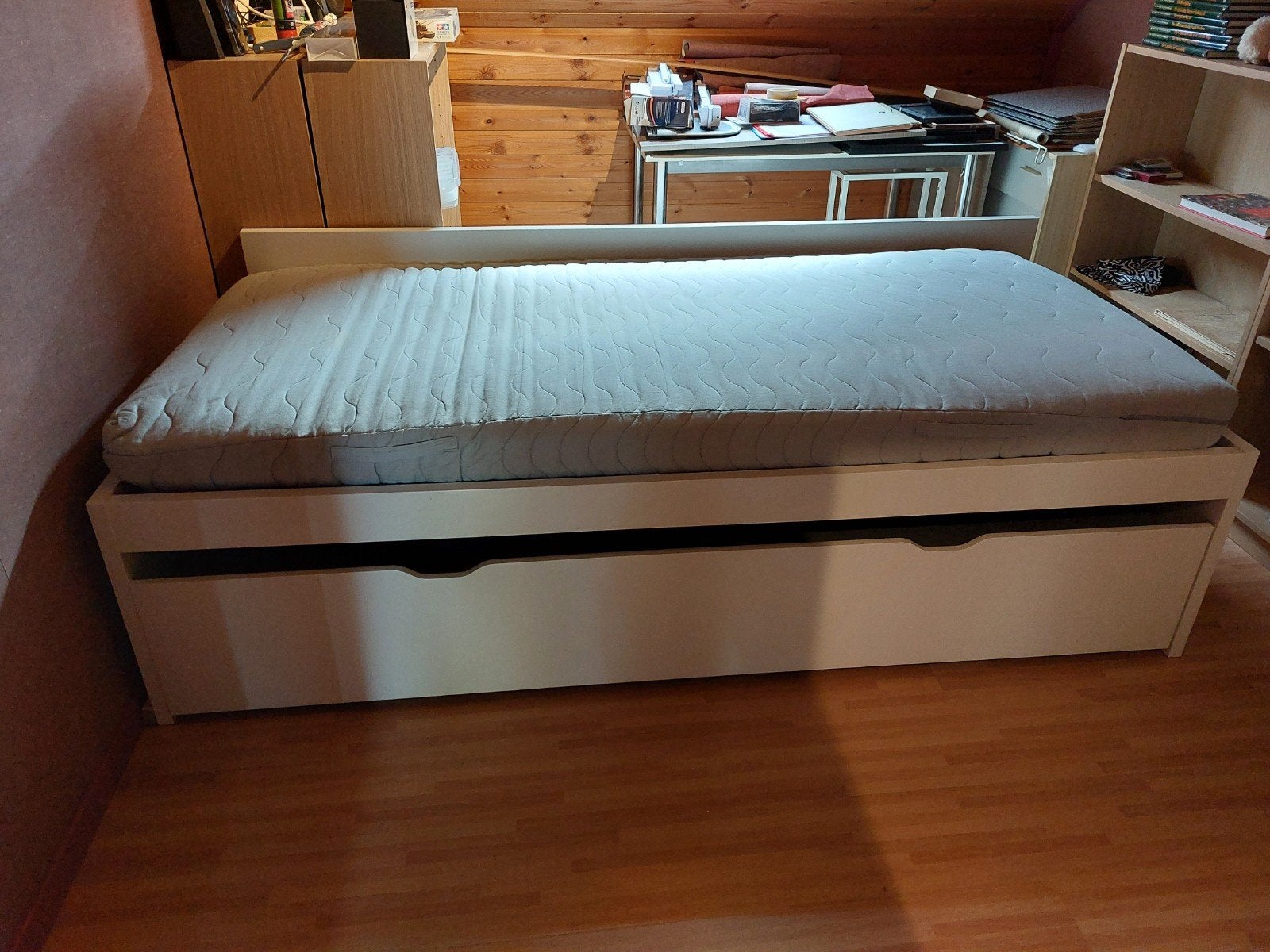 bed + logeerbed, Ophalen, Wit
