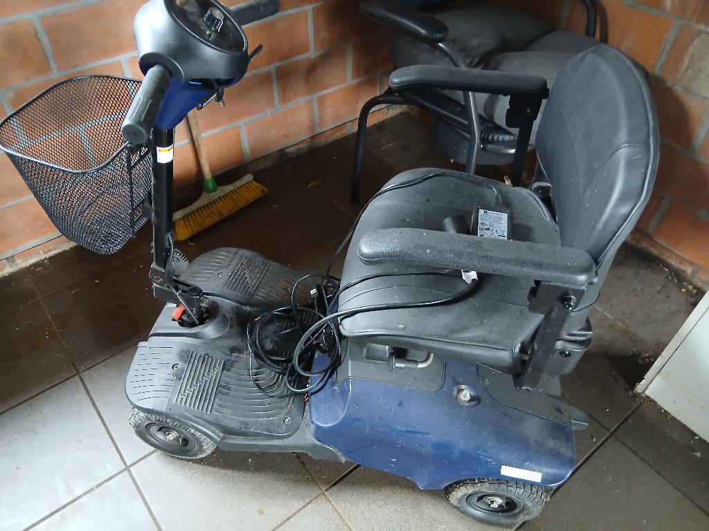 Scootmobiel opvouwbaar , past in auto, Diversen, Rolstoelen, Ophalen, Inklapbaar, Zo goed als nieuw, Elektrische rolstoel