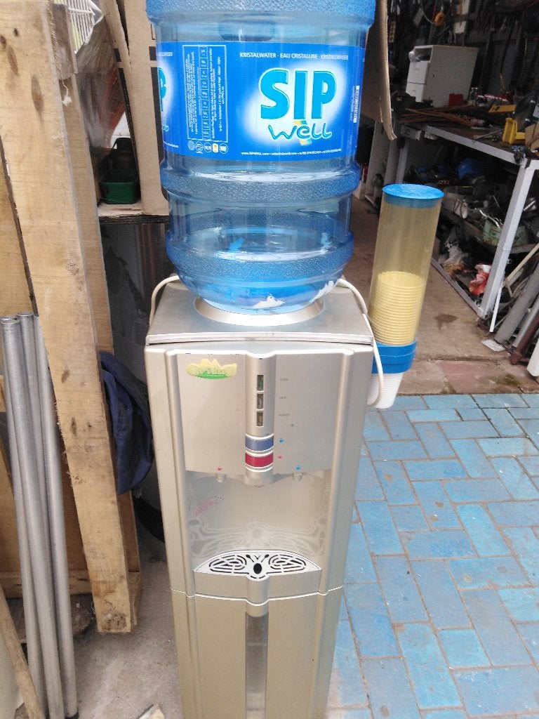 Fontein voor warm en koud water (Ovita), modelnr. EEN D02., Ophalen, Zo goed als nieuw, Chroom, Kraan