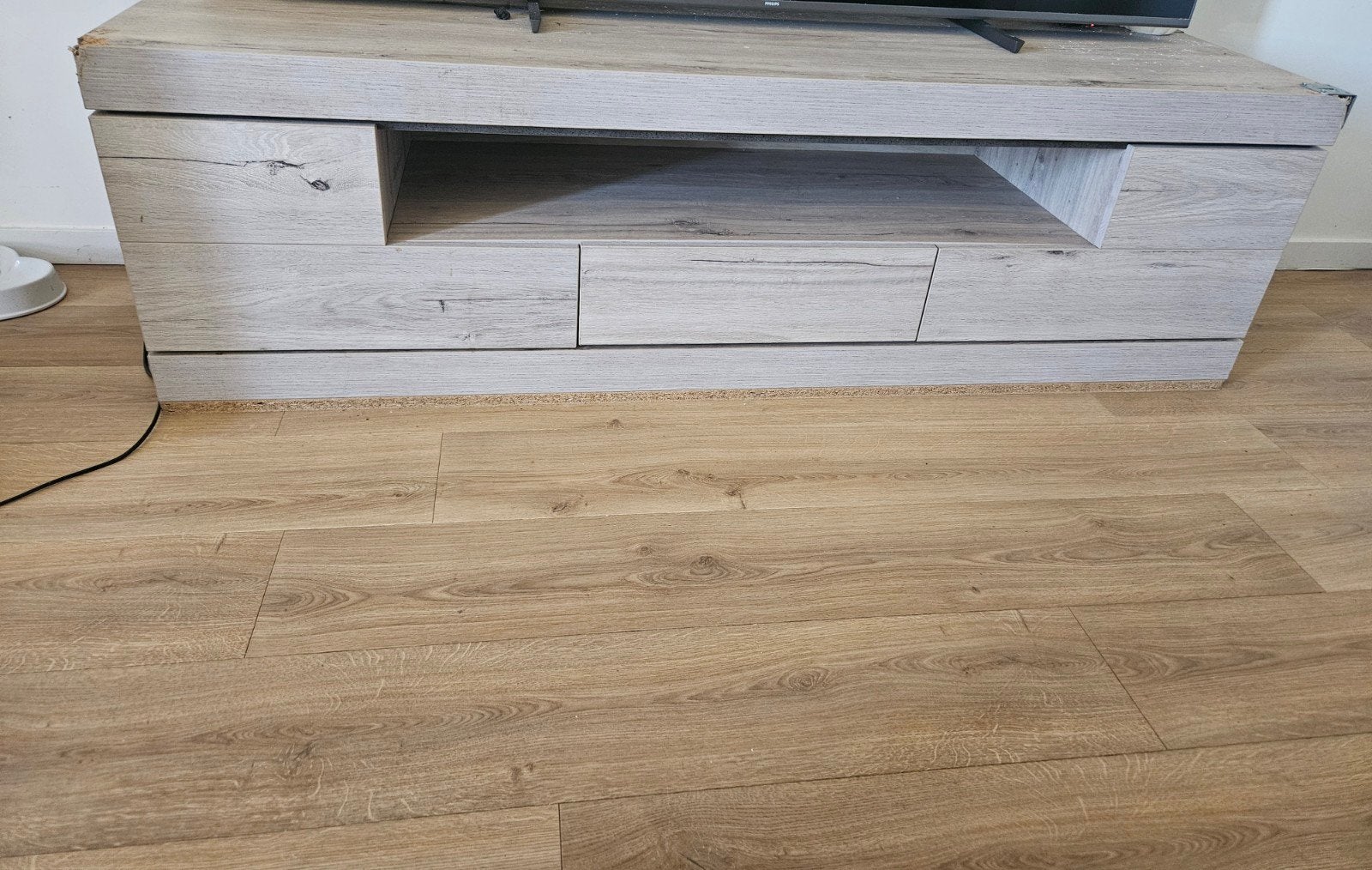 Gratis tv kast. Zelf ophalen (kleine beschadiging hoeken), Huis en Inrichting, Ophalen