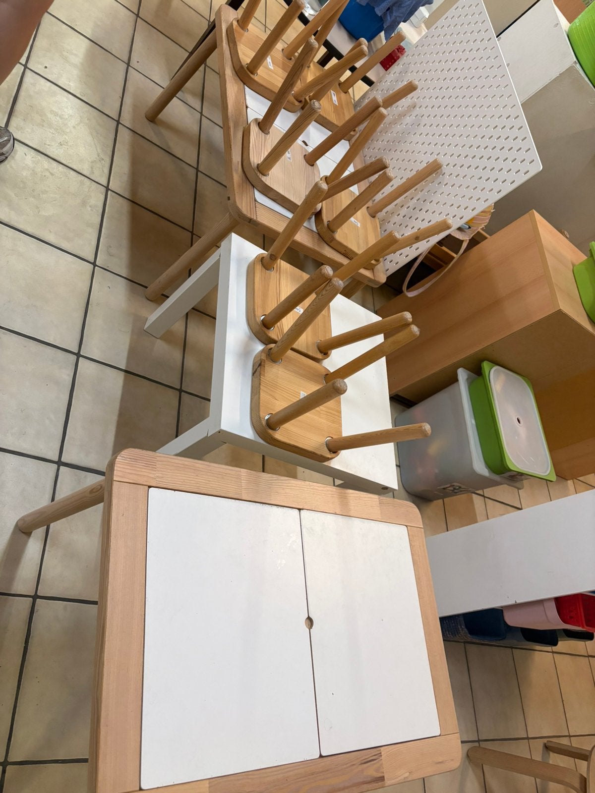 Tafeltjes en stoeltjes set, Enfants & Bébés, Chambre d'enfant | Tables & Chaises, Enlèvement, Comme neuf, Chaise(s)
